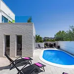 Villa Diana 2 *