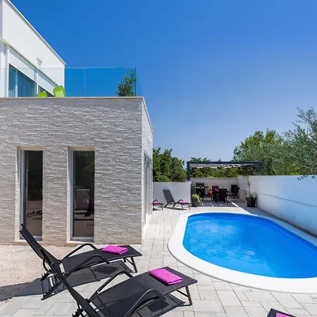 Villa Diana 2 *